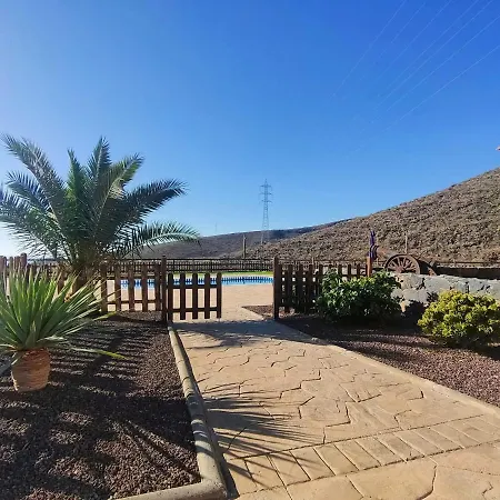 Casa rural con piscina privada, BBQ, vista a océano en Tenerife Sur Hébergement de vacances San Miguel de Abona