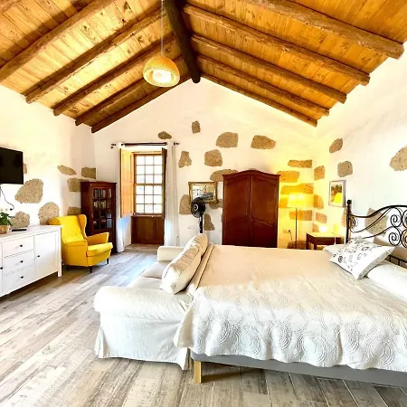 Casa rural con piscina privada, BBQ, vista a océano en Tenerife Sur Hébergement de vacances *