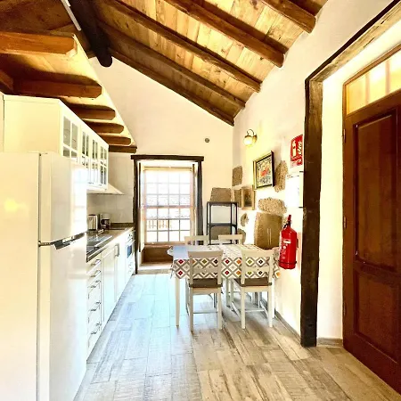 Casa rural con piscina privada, BBQ, vista a océano en Tenerife Sur Hébergement de vacances *