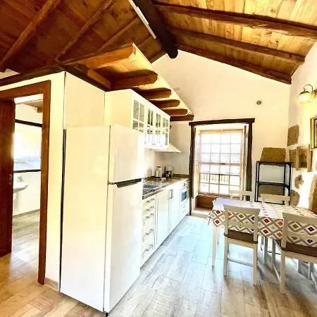 Casa rural con piscina privada, BBQ, vista a océano en Tenerife Sur Hébergement de vacances *