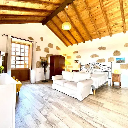 Casa rural con piscina privada, BBQ, vista a océano en Tenerife Sur Hébergement de vacances San Miguel de Abona