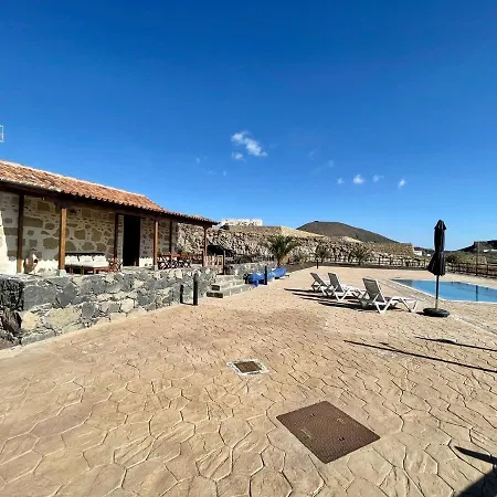 Casa rural con piscina privada, BBQ, vista a océano en Tenerife Sur Hébergement de vacances San Miguel de Abona